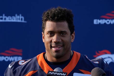 Ravens mock Broncos QB Russell Wilson on plane ride back home: "Mr ...