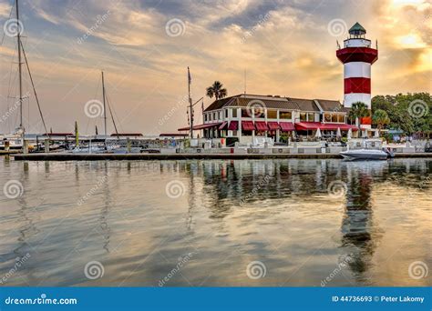 Lighthouse on Hilton Head Island Editorial Stock Photo - Image of restaurants, pines: 44736693