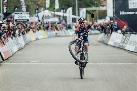 Pidcock wins in Albstadt then rides his bike to the next World Cup - Canadian Cycling Magazine