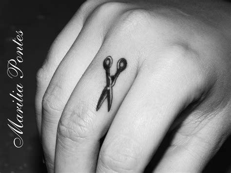 Scissor tattoo ~finger tattoo. I want something like this so bad!! | Scissors tattoo, Tribal ...