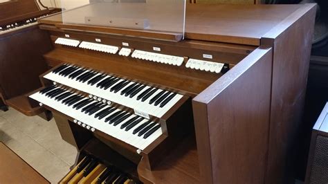 PRE-OWNED ALLEN MDS-11 CLASSIC ORGAN