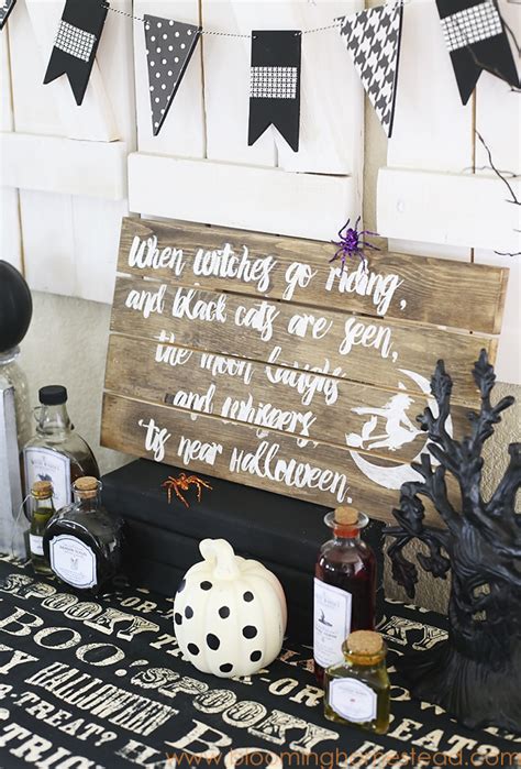 DIY Halloween Sign - Blooming Homestead