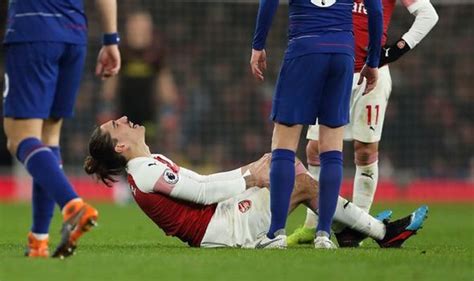 Arsenal send concerning message to Hector Bellerin after injury 'This doesn't look good ...