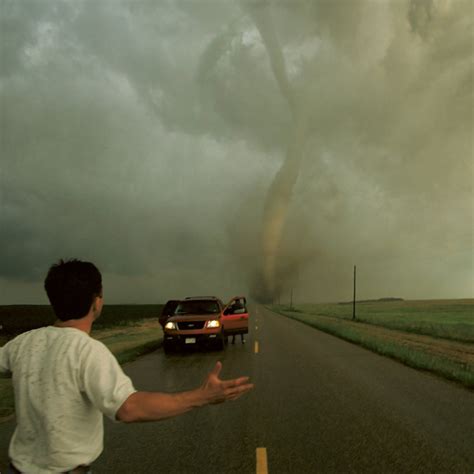 What Does The Eye Of A Tornado Look Like - aladdinmoms