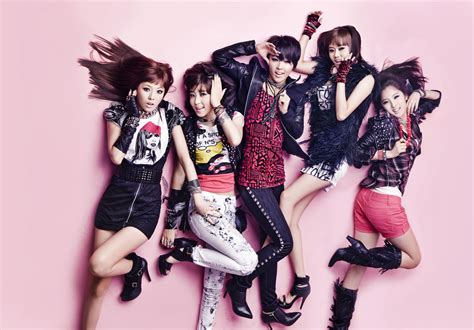 K-Pop Debut Look Back: How 4Minute Became A "Hot Issue"