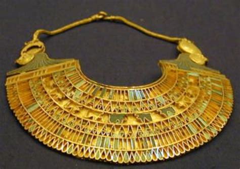 Ancient Egyptian gold jewelry artifact exhibit in the Egyptian museum in Cairo. | Bijoux ...