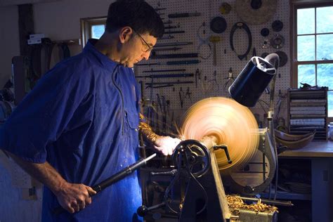 The Basics of Wooden Bowl Turning on a Wood Lathe