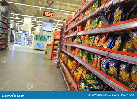 Carrefour Istanbul Maltepe, People Shopping Editorial Photo - Image of buyer, istanbul: 140690016