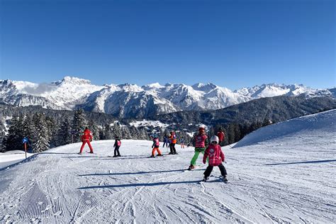 Swiss canton of Valais to put skiing on the school curriculum