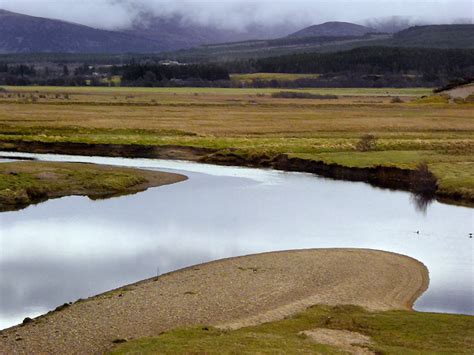 River Spey near Kingussie © David Dixon cc-by-sa/2.0 :: Geograph Britain and Ireland