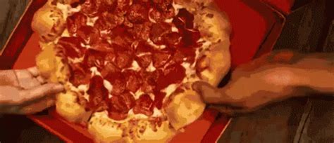 Look At Dat Crust GIF - Crust Nom Pepperoni - Descubre y comparte GIF