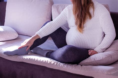 How to deal with that annoying pregnancy swelling - All About the Mom