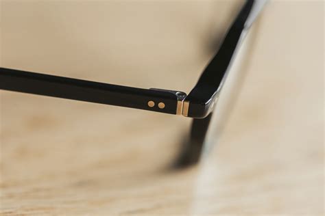 How to recognize high-quality eyewear frames