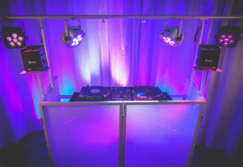 NOVOPRO SDX V2 Mobile DJ Booth - White Folding DJ Booth with Table, Scrim and Lighting Bar | agiprod