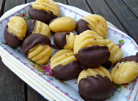 Marzipan chocolates | Xmas food, Marzipan recipe, Food