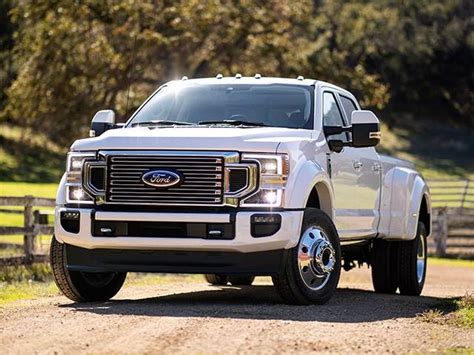 2022 Ford F450 Super Duty Crew Cab Reviews, Pricing & Specs | Kelley Blue Book