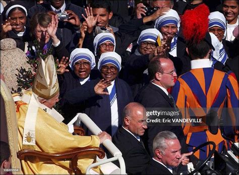 Pope John Paul II beatified Mother Teresa before a crowd of 300,000... News Photo - Getty Images