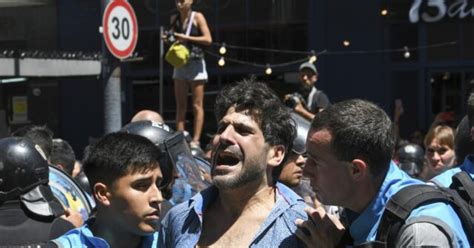 Argentina's unions take to the streets to protest president's cutbacks ...