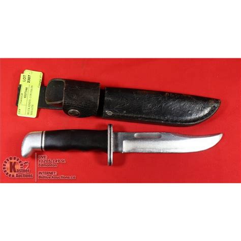 BUCK KNIFE- 119 USA IN LEATHER SHEATH