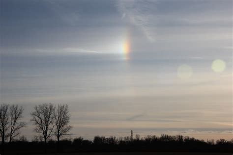 'Sun dogs,' upside-down rainbows spotted in southwestern Ontario, Canada — Earth Changes — Sott.net