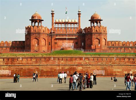 Gate entrance to red fort delhi hi-res stock photography and images - Alamy