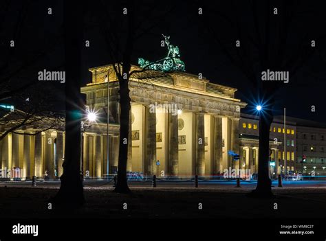 Brandenburger gate night hi-res stock photography and images - Alamy