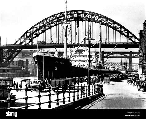 Quayside newcastle Black and White Stock Photos & Images - Alamy