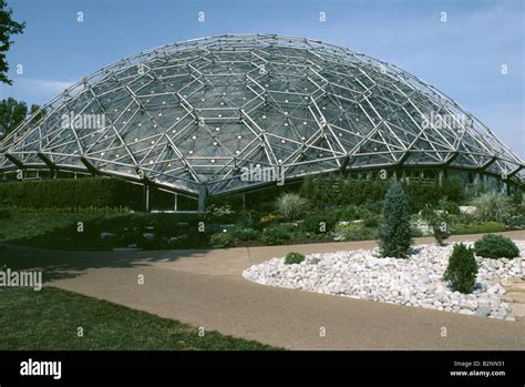 THE CLIMATRON MISSOURI BOTANICAL GARDEN ST LOUIS A GEODESIC DOME GREENHOUSE Stock Photo - Alamy