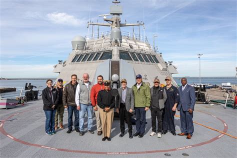 DVIDS - Images - Bob Feller Bust Presentation to crew of USS Cooperstown (LCS 23) [Image 9 of 10]