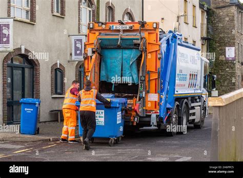 Waste collection lorry hi-res stock photography and images - Alamy