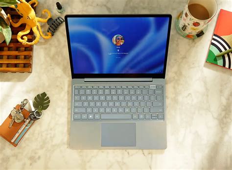 surface laptop go-
