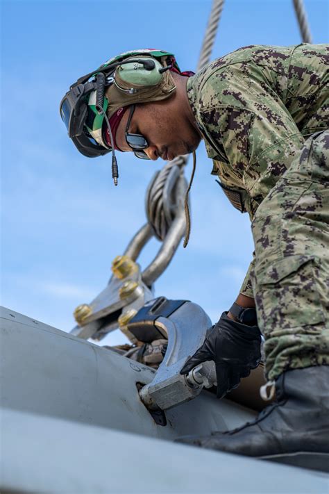 DVIDS - Images - MCAS Iwakuni demonstrates harbor capabilities [Image 3 of 6]