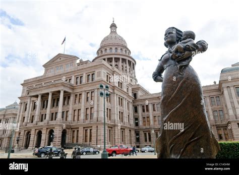 Capitol building texas statue hi-res stock photography and images - Alamy