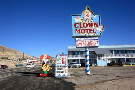 Tonopah Nevada - Clown Motel Photograph by Frank Romeo