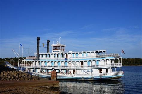 The Riverboat Twilight Offers An Amazing Full Day Cruise In Iowa ...