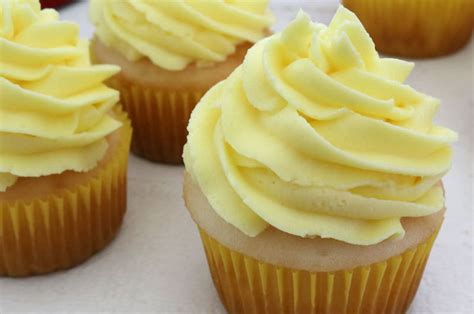 Cupcakes with Lemon Curd and Lemon Whipped Cream Frosting - Two Sisters