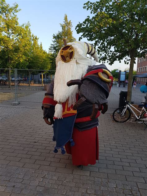 I finally finished the bard cosplay! : r/bardmains