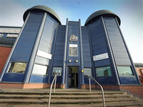 Inmates 'left to police themselves' at HMP Birmingham | Express & Star