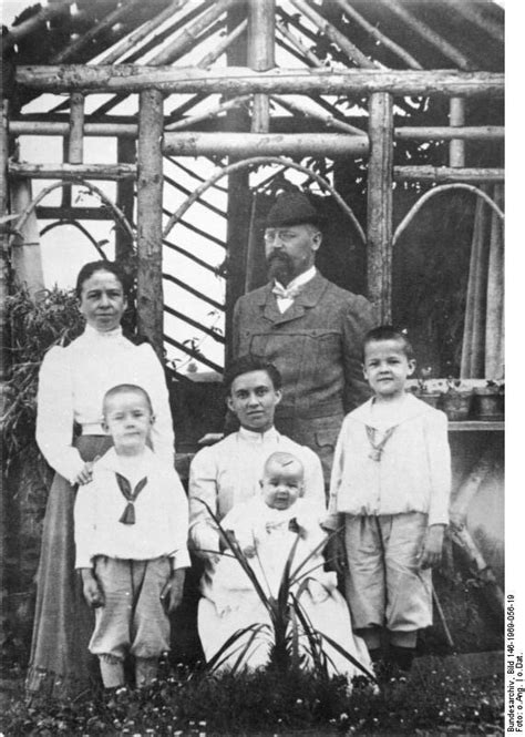 [Photo] Himmler family portrait, date unknown; Heinrich Himmler was the leftmost, in front row ...