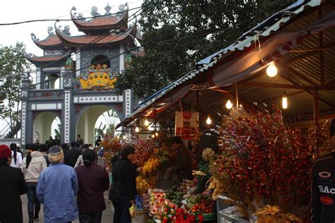 The World Tastes Good: Visiting Temples in Hanoi During Tet (Part 1)