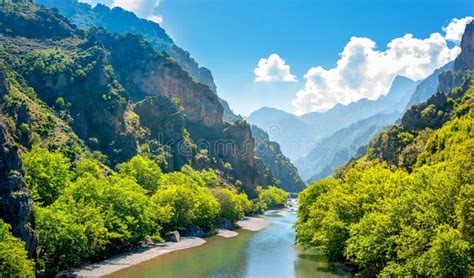 Panorama Delle Montagne Della Grecia Immagine Stock - Immagine di grecia, gola: 156470929