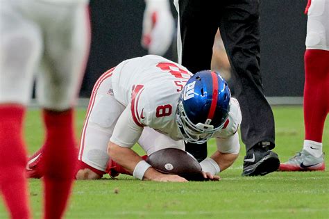 Giants' Tommy DeVito off to nightmare start after Daniel Jones injury