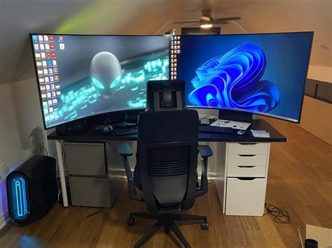 Finally got a dual monitor setup! : r/battlestations