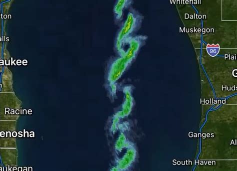 This weather phenomenon on Lake Michigan stunned meteorologists Friday : r/MIWeatherCircleJerk