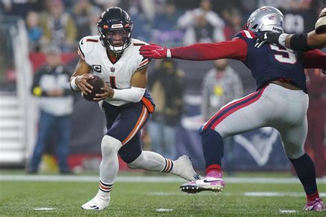 Fields, Bears score 23 straight points, beat Pats 33-14 | AP News