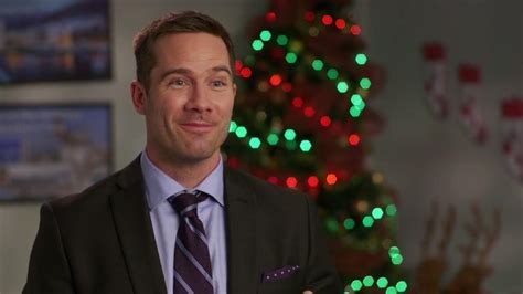 10 Days to Christmas - 2016 - Luke MacFarlane | Hallmark Channel