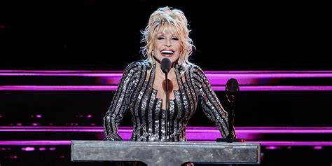 Dolly Parton Inducted Into 2022 Rock & Roll Hall of Fame: Watch | Pitchfork