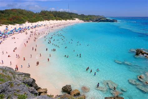 3 Top Beaches to Visit on a Bermuda Cruise | NCL Travel Blog