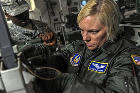 Air Force Reserve nurses are awesome - Walkie Talkie Blog ... | Military nurses, Flight nurse ...