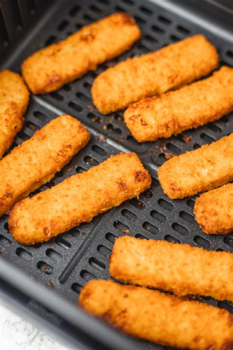 Air Fryer Frozen Fish Sticks (Fish Fingers) - The Dinner Bite